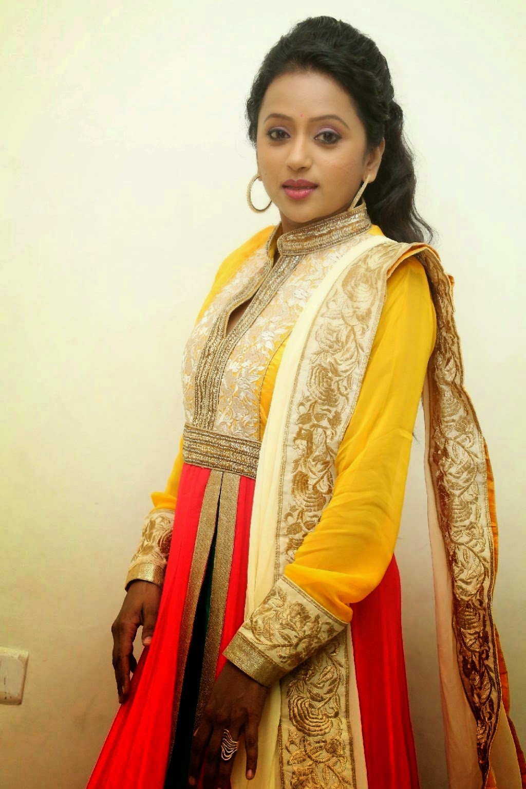 Anchor Suma Latest Photos Cine Gallery Home of Bollywood, Tollywood, Kollywood, Sandalwood and