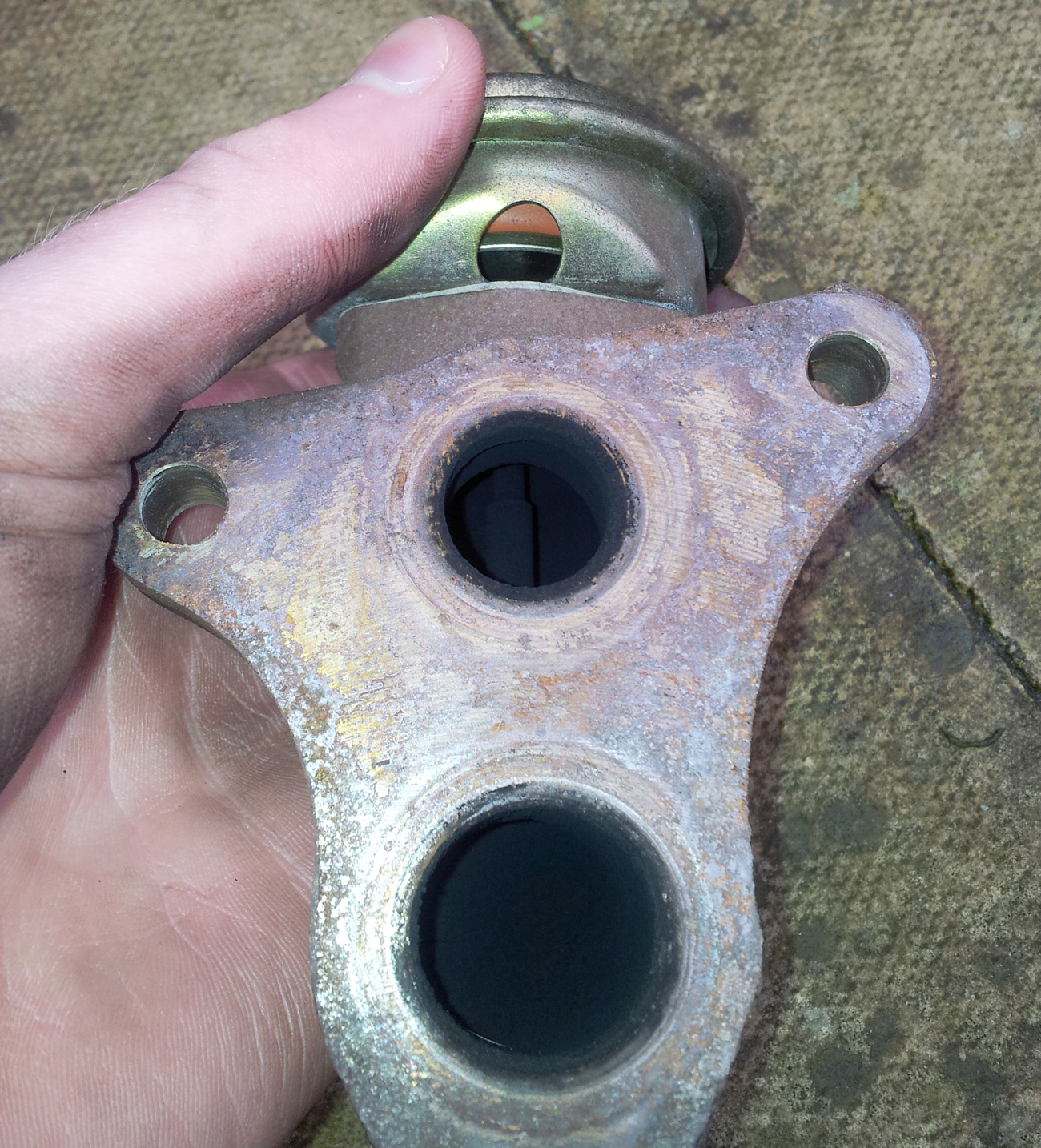 How to Remove and Clean Toyota Yaris D4D EGR Valve Pug