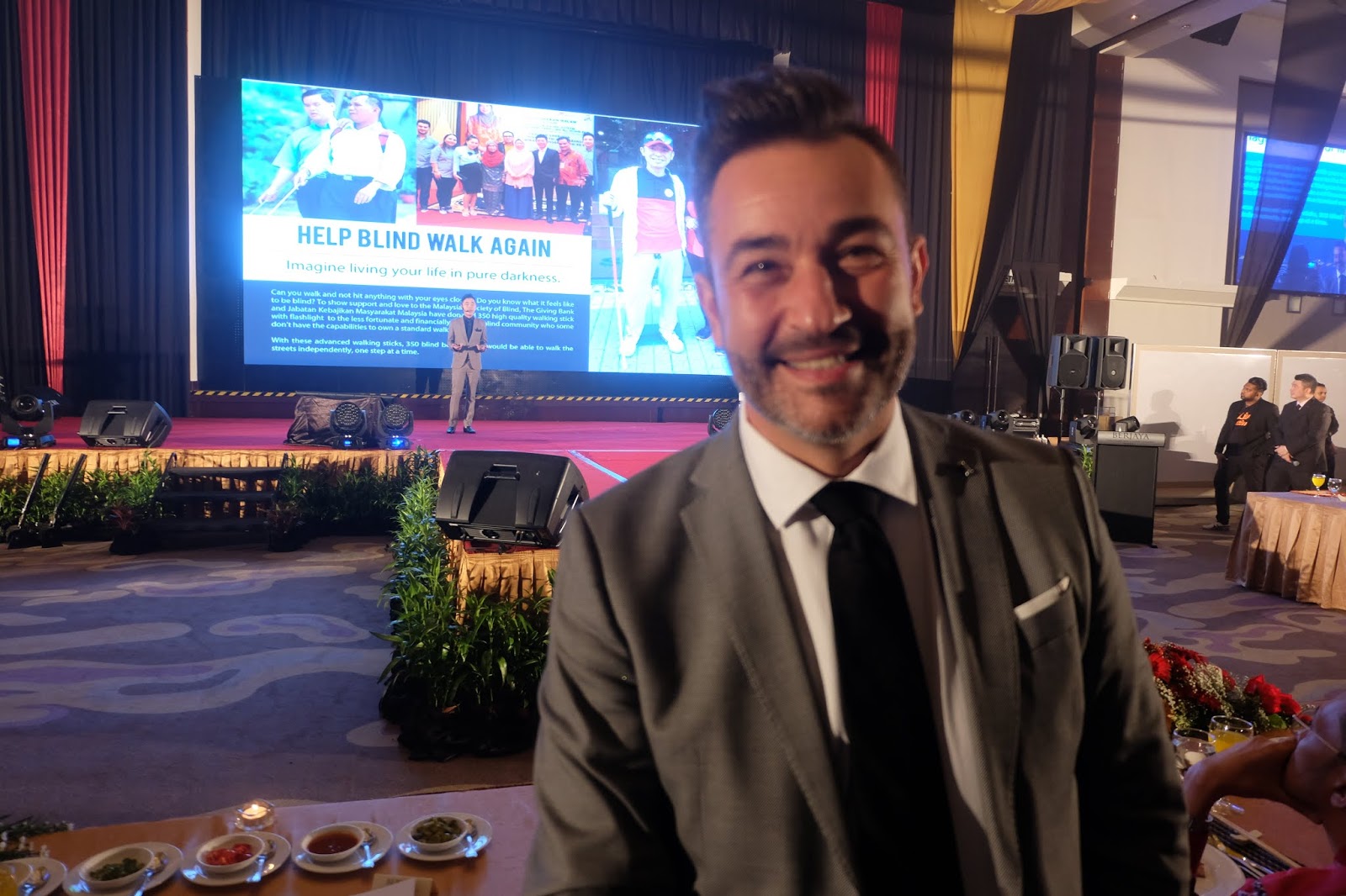 Kee Hua Chee Live! DR JANSON ANG, FOUNDER OF THE GIVING BANK, AWARDED TROPHIES TO CHARITABLE