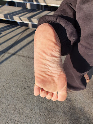 腳底的顏色 赤腳走路自動清潔腳掌