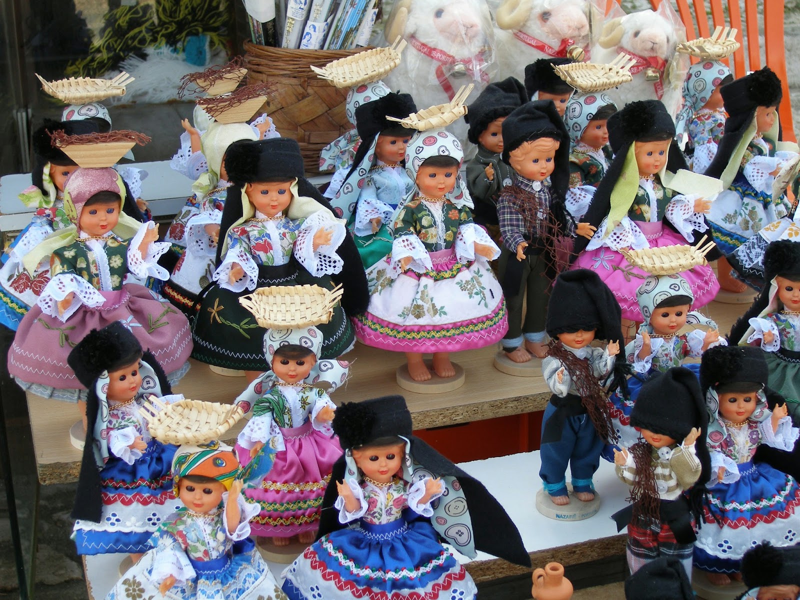 Nazaré: un balcón en el mar mujeres de siete faldas - ValdeorrasDeCerca