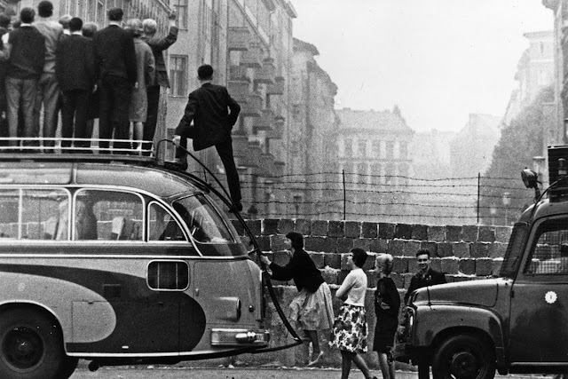 La historia del Muro de Berlín en 30 fotografías