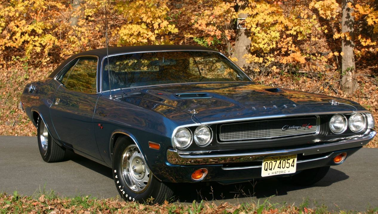 We're back at Mecum Harrisburg 2017 and checking out other auction  candidates. Today we kick the tires on a pristine 1970 Challenger RT 440  Magnum coupe.