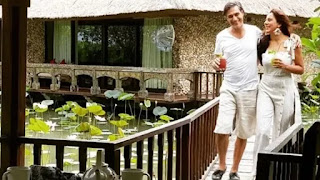 pooja bedi pooja bedi with fiancee maneck