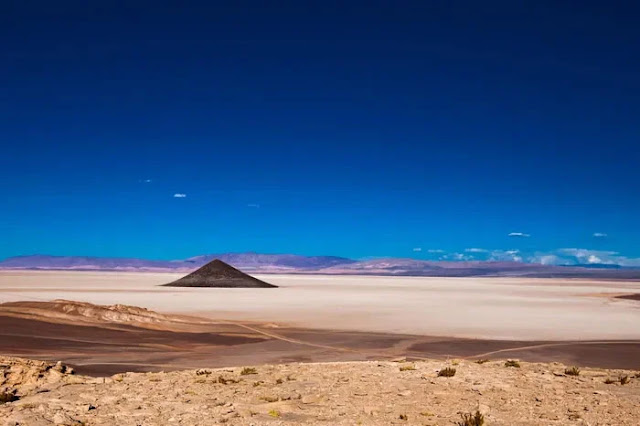 Bí ẩn "kim tự tháp" núi lửa từng có UFO ghé thăm ở Argentina