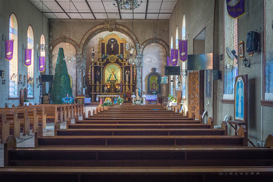 À l'intérieur de l'église de Mabitac