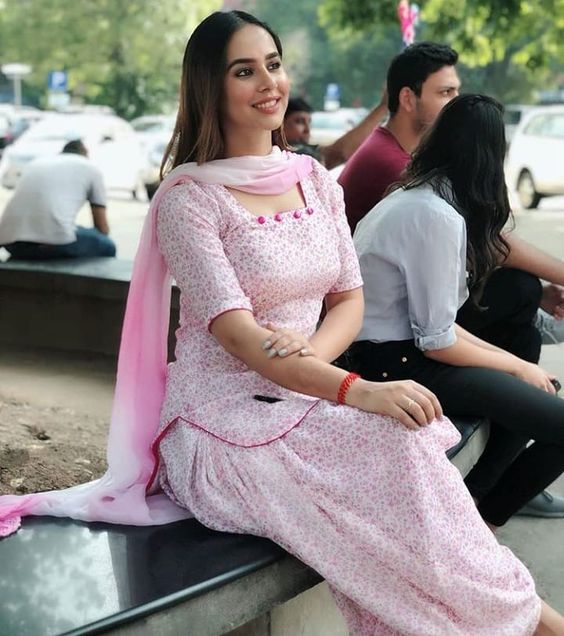 Kundali Bhagya: Shraddha Arya Dances with Joy as She Gets to Change Her  Saree After a Month - News18