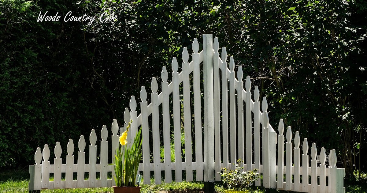 WOODS COUNTRY COVE Corner Picket Fence Garden
