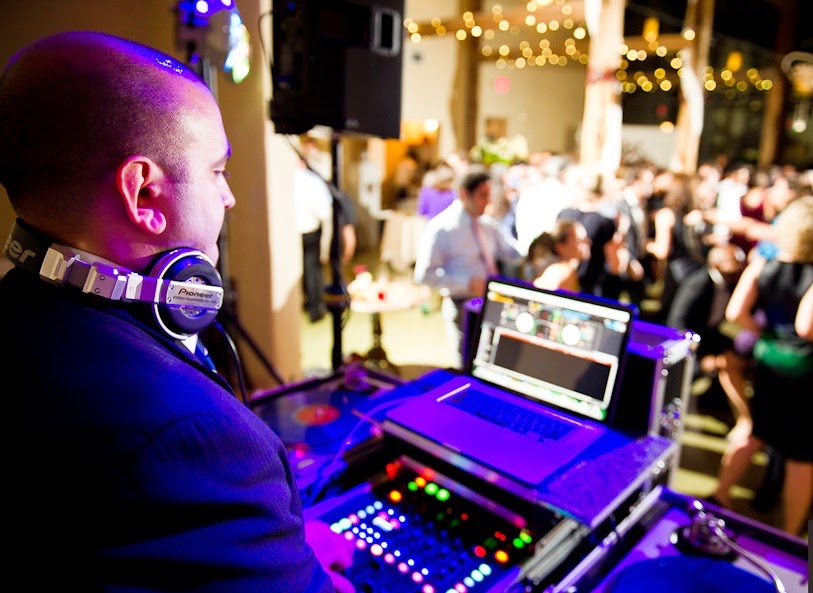 How Much Will A Wedding DJ Cost, Prices, Pricing Empire