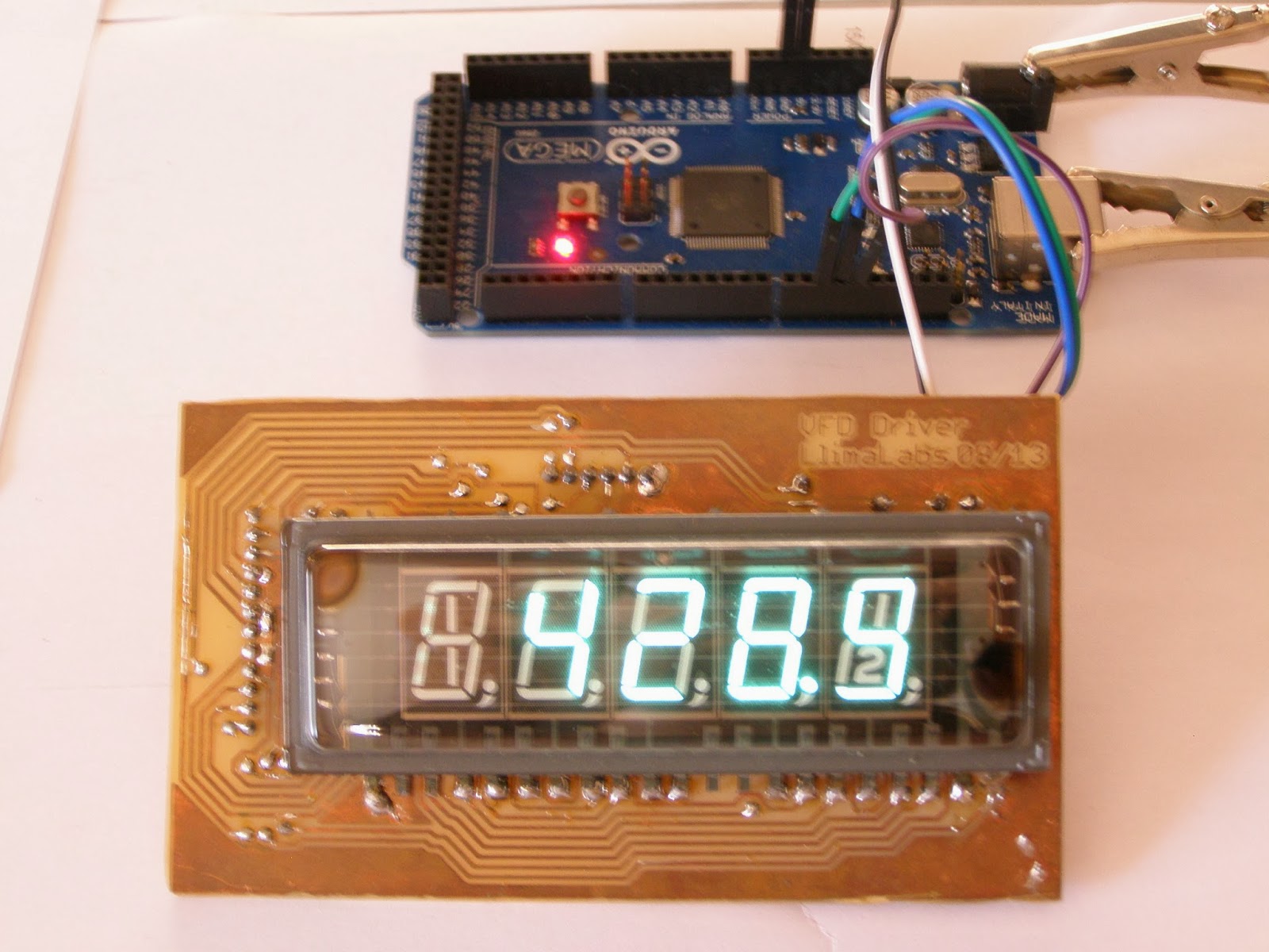 LlimaLabs Vacuum Fluorescent Display (VFD) driver con MAX7219 y Arduino