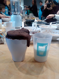 bolo na caneca pronto