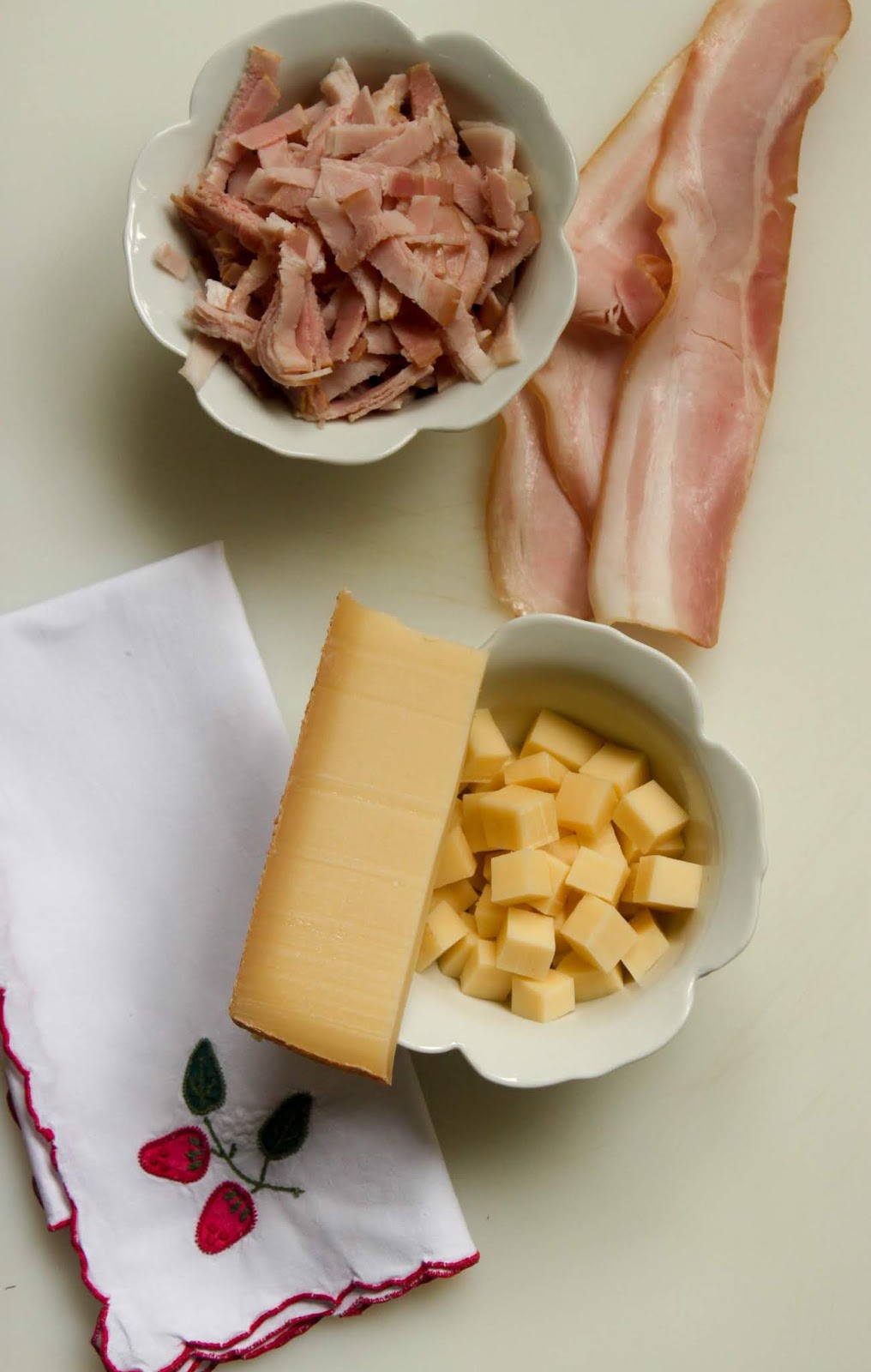 FRITTATA DE GRUYÈRE Y BACON {GRUYÈRE AND BACON FRITTATA