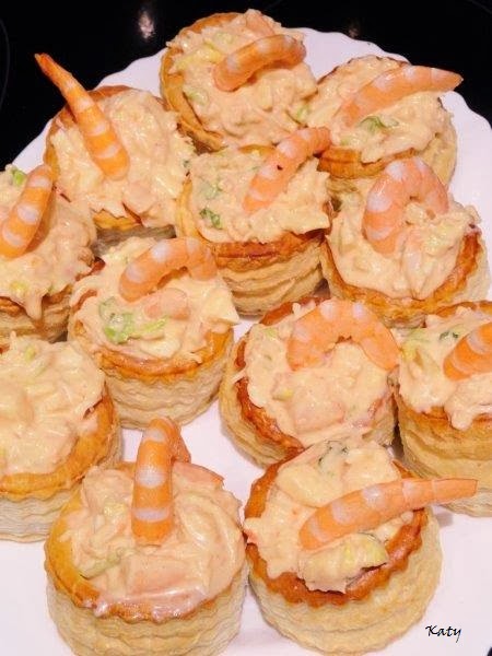 Volovanes  Rellenos De Cóctel De Langonstinos