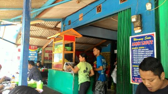 https://1.bp.blogspot.com/-5T8B5u_PP0I/WHA7FaLwN3I/AAAAAAAAAEc/pWR2GQicL1c_VSzBNjqw2ByE9fyXMafSACLcB/s640/TERUNGKAP...%2BWarung%2BSoto%2BYang%2BSelalu%2BRamai%2BTiap%2BHari%2BJumat%252C%2BTernyata%2BINI%2BAlasannya..%2528Bikin%2BMerinding..%2529.jpg