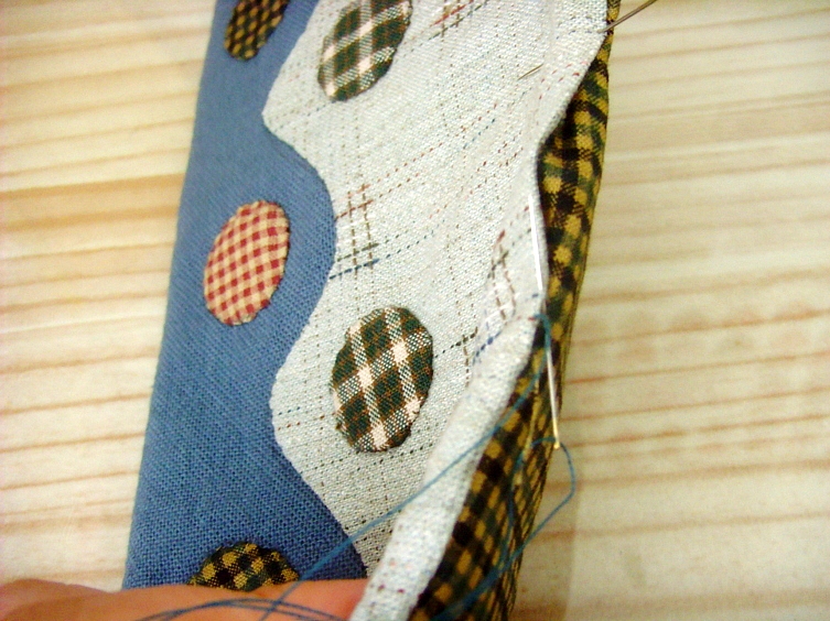 DIY Sewing Photo Tutorial for Quilted Cosmetic Bag or Toiletry Case.