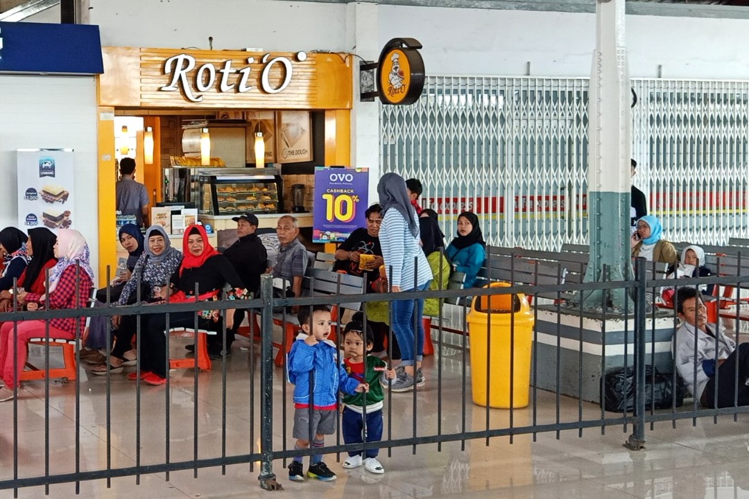 Stasiun Kiaracondong Kondektur Kai
