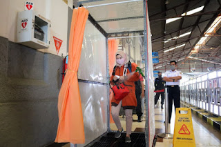 Cegah Penyebaran Covid-19, PT KAI Daop 3 Cirebon Hadirkan Bilik Disinfektan untuk Sterilisasi Penumpang KA Cegah Penyebaran Covid-19, PT KAI Daop 3 Cirebon Hadirkan Bilik Disinfektan untuk Sterilisasi Penumpang KA