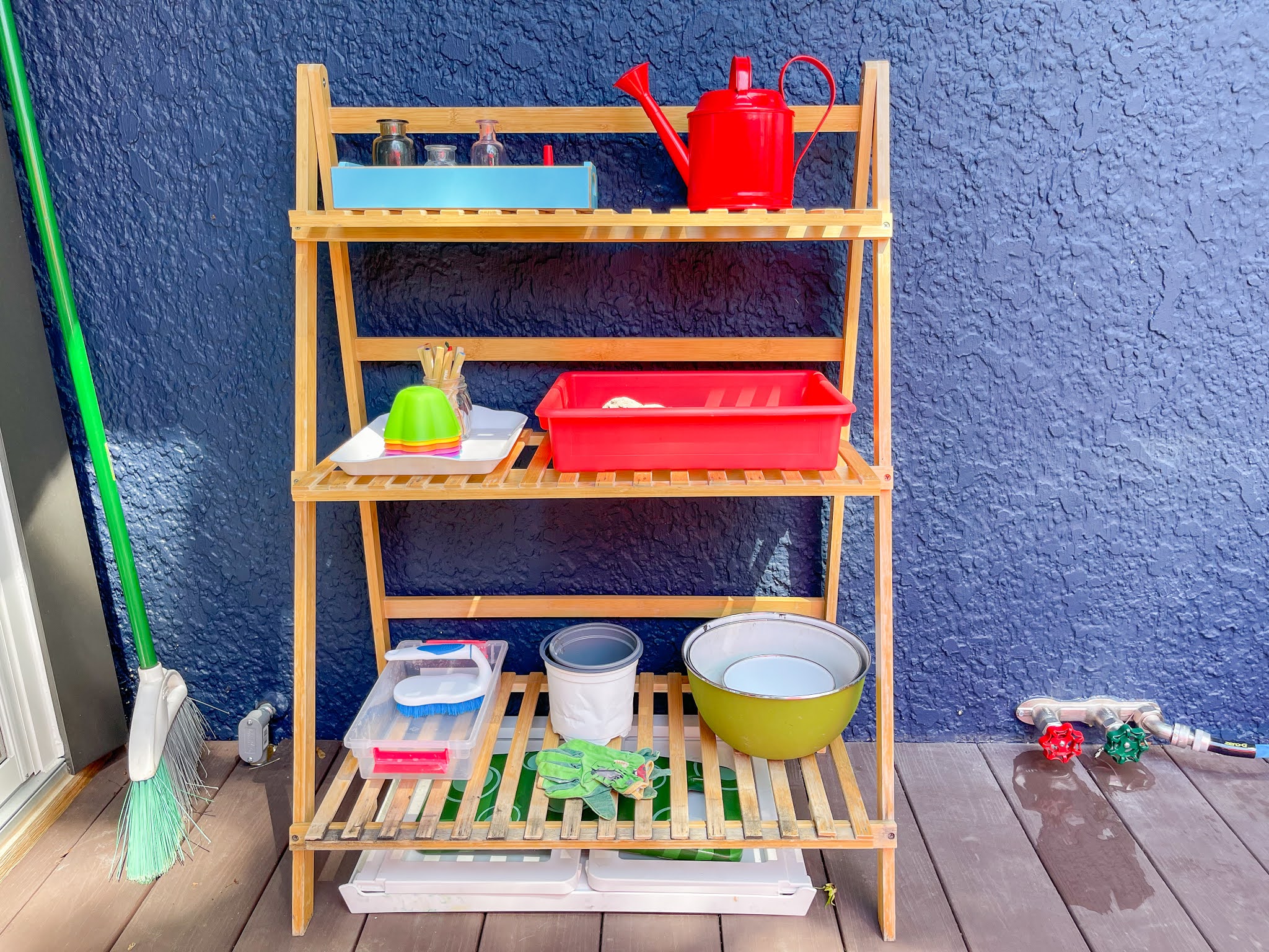 Eco-friendly Montessori small shelve on Ekohunters