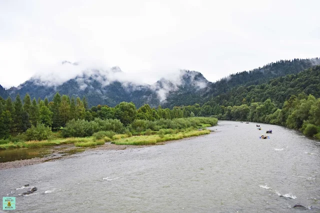 Río Dunajec en Parque Nacional de Pieniny, Polonia