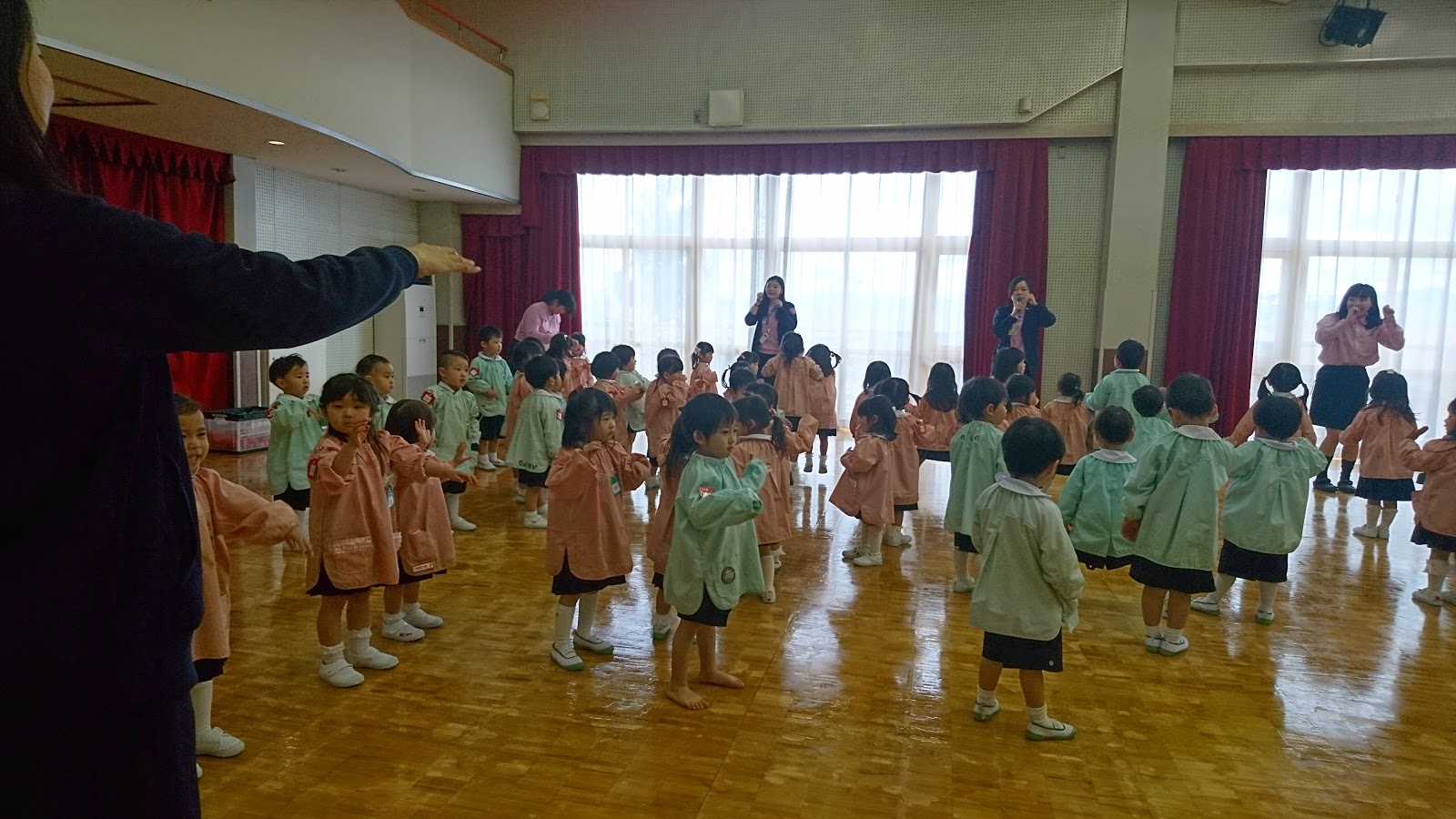 せいか幼稚園blog ３歳児 みんなで身体を動かそう