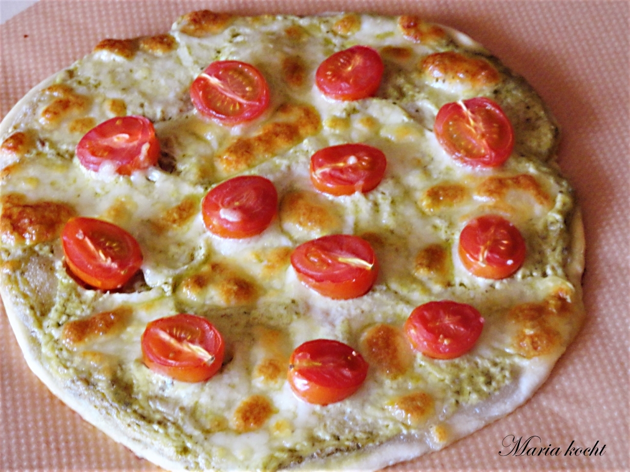 Maria kocht: Flammkuchen mit Tomaten-Mozzarella / Paradicsomos ...