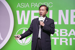 Dr.%2BWang%2B %2BPhoto%2B1