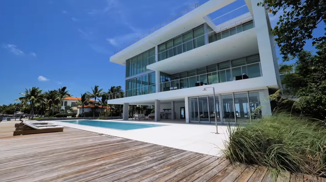 29 Photos vs. 3550 Matheson Ave | Miami - Contemporary Bayfront Property - Luxury Home & Interior Design Video Tour 29 Photos vs. 3550 Matheson Ave | Miami - Contemporary Bayfront Property - Luxury Home & Interior Design Video Tour