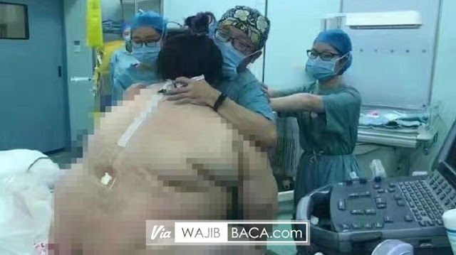 Astaga!, Dibutuhkan 16 Dokter Untuk Bantu Wanita Ini Melahirkan Karena Wanita Ini Memiliki... Astaga!, Dibutuhkan 16 Dokter Untuk Bantu Wanita Ini Melahirkan Karena Wanita Ini Memiliki...