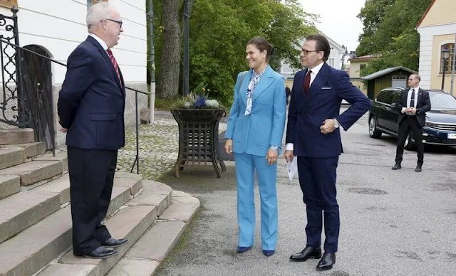 Crown Princess Victoria wore a new royal blue suit. The Princess wore a rose-garden print blouse by Camilla Thulin