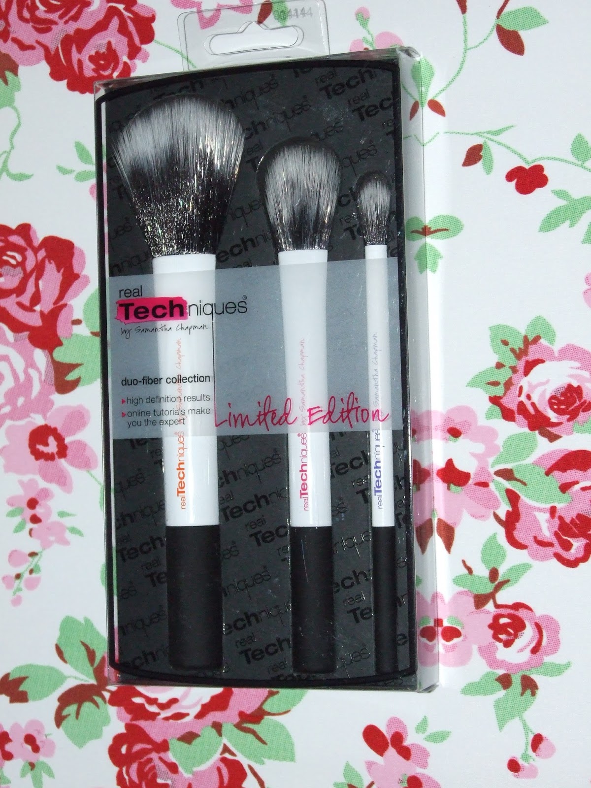 AceSparkleStar Real Techniques LTD Edition Duo Fibre Brushes!!