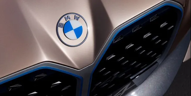 【設計】扁平化設計，為汽車品牌注入新視覺語彙 - BMW 的粉絲要慢慢習慣新型態的廠徽，和不斷變大的鼻孔造型