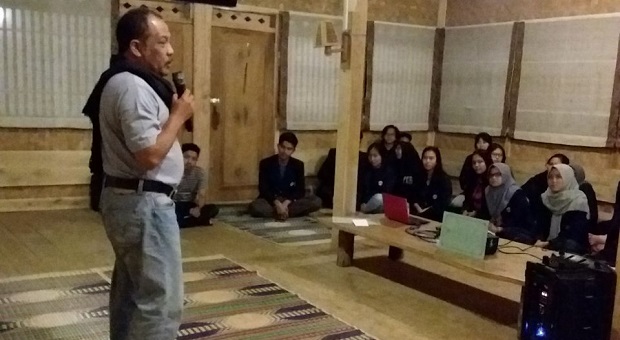 Eka Santosa Kisahkan Jalan Hidupnya ke Mahasiswa Unpad