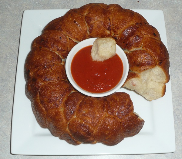 Pepperoni Pizza Monkey Bread