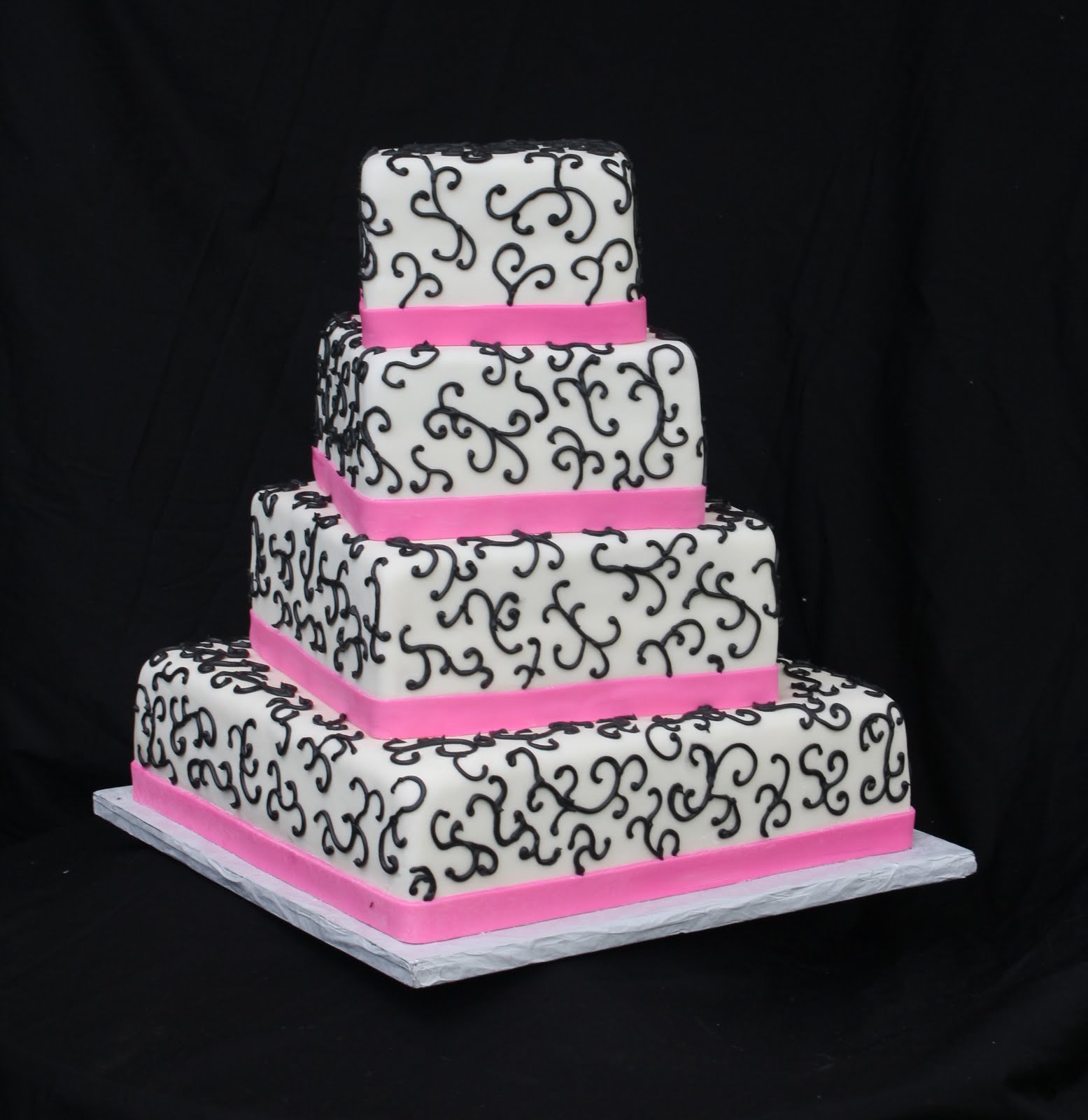 http://1.bp.blogspot.com/-5WhBspScQv0/TiRohP1Da4I/AAAAAAAAHpE/i5UE8ptUUtY/s1600/Black+Pink+Wedding+Cake.jpg