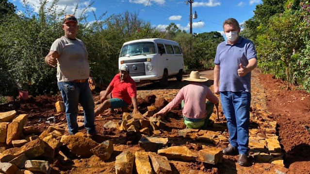 Roncador: Presidente da Câmara de Vereadores verifica obra que “estava parada por um bom tempo”