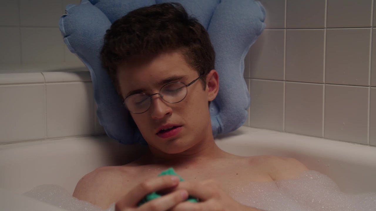 Sean Giambrone shirtless in The Goldbergs 6-05 "Mister Knifey-Hands&qu...