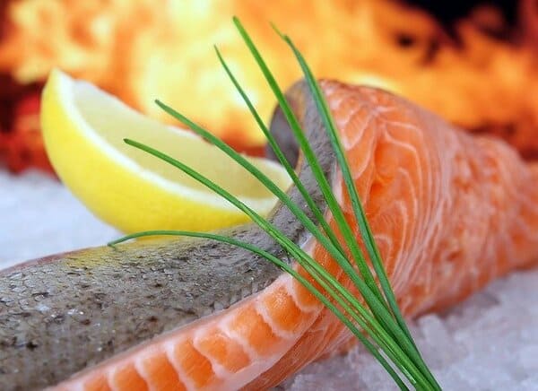 Peixe salmão. 7 dicas para aliviar a TPM