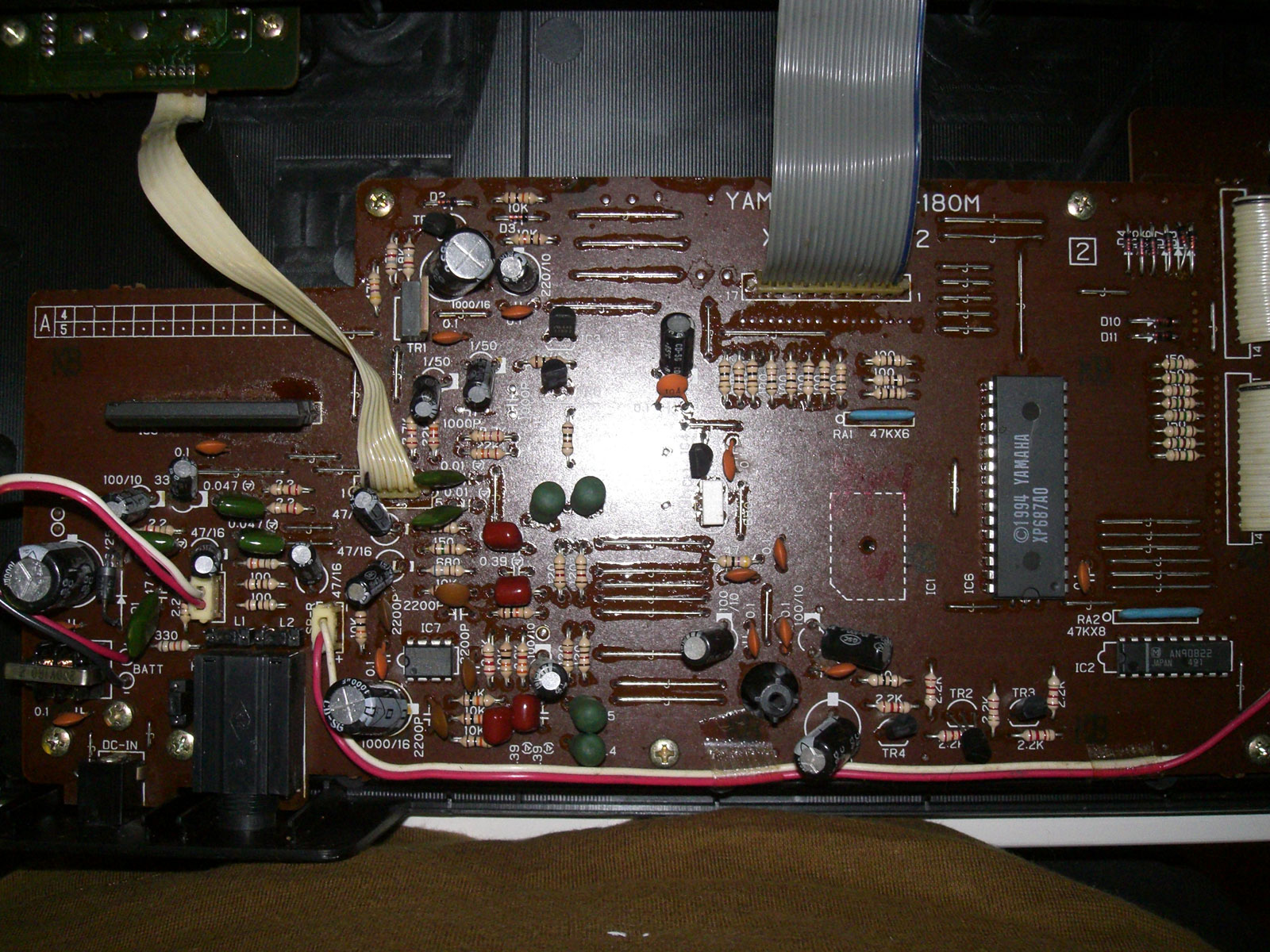 Yet Another View - by wwenze: Repairing a Yamaha keyboard