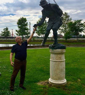 In... visibile Piove di Pierluigi Cappello