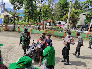 Antisipasi Penyebraan Covid-19 Personel Polsek Baraka Polres Enrekang Lakukan Operasi Yustisi Di Jalan Poros Baraka- Bungin