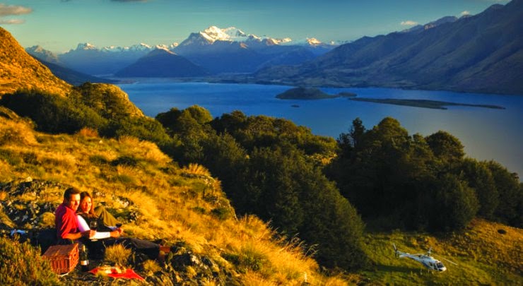 A Lovely Retreat in the Unspoiled Nature in Blanket Bay, New Zealand A Lovely Retreat in the Unspoiled Nature in Blanket Bay, New Zealand