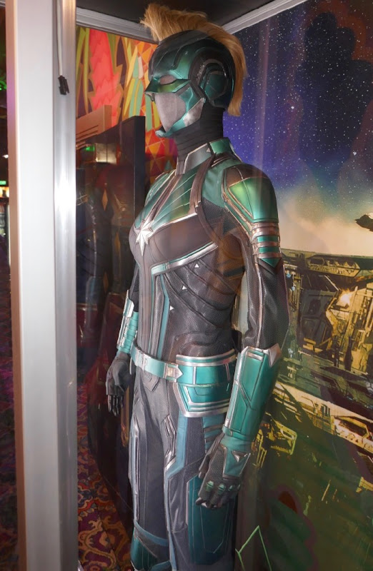 Captain Marvel Vers Starforce costume
