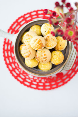 Golden pineapple jam encased in a buttery biscuit.