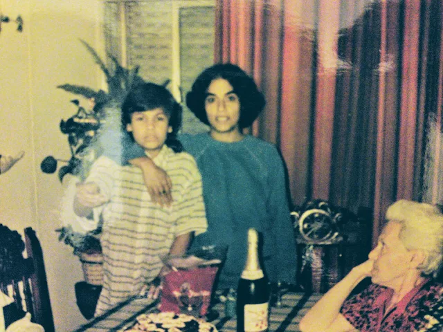 1986 Cena de fin de año o Navidad con mi abuelita Gilda y mi Madre.
