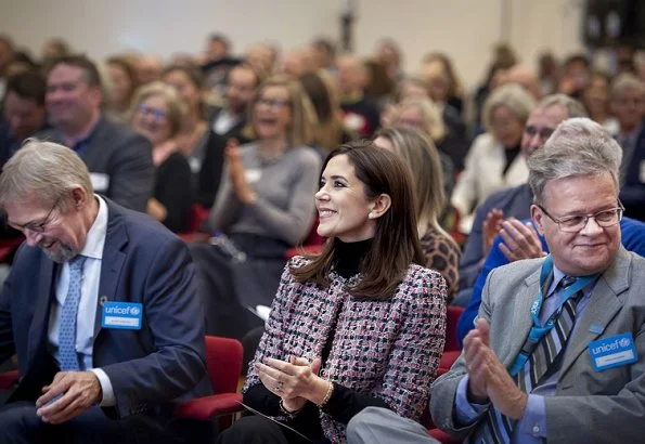 Crown Princess Mary received Danish Speaker prize for Frederik's 50' birthday speech. Princess wore Yde jacket