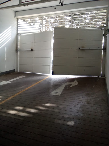 ¿Cómo debemos evitar los ruidos, vibraciones y desperfectos en las