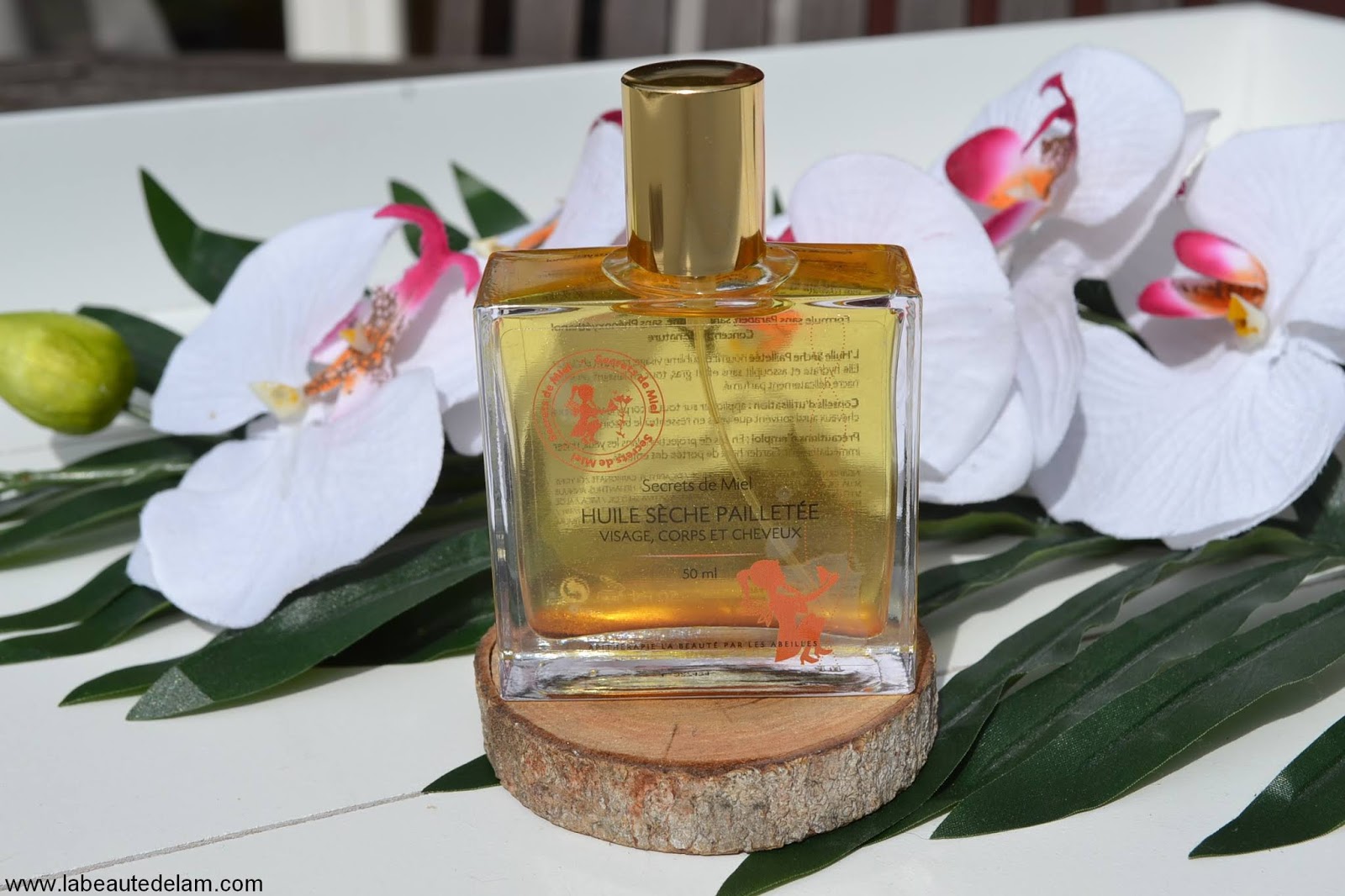 Huile Sèche Pailletée Secrets de Miel entre nutrition et glamour