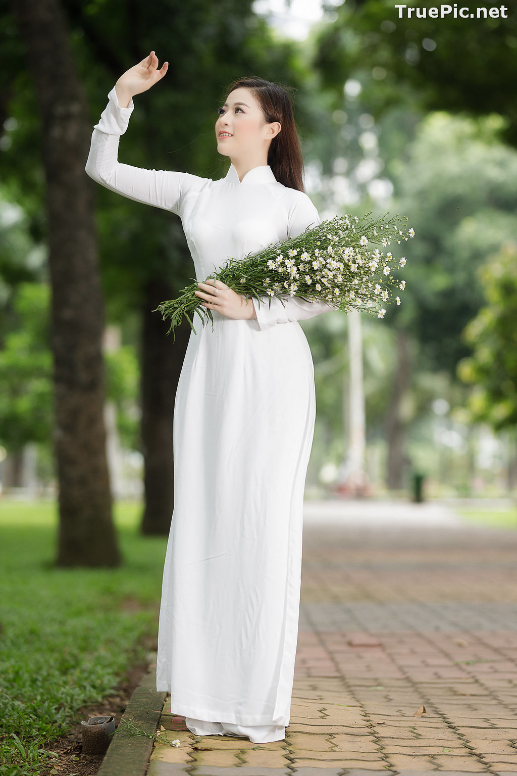 Image The Beauty of Vietnamese Girls with Traditional Dress (Ao Dai) #1 - TruePic.net - Picture-61