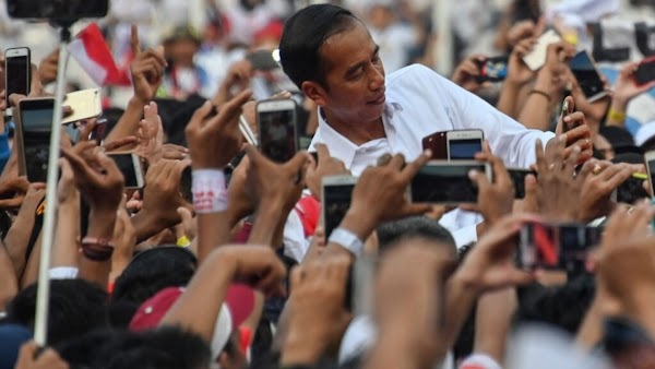 Bukannya Untung, Buzzer Pro Pemerintah Justru Bikin Jokowi-Maruf Buntung