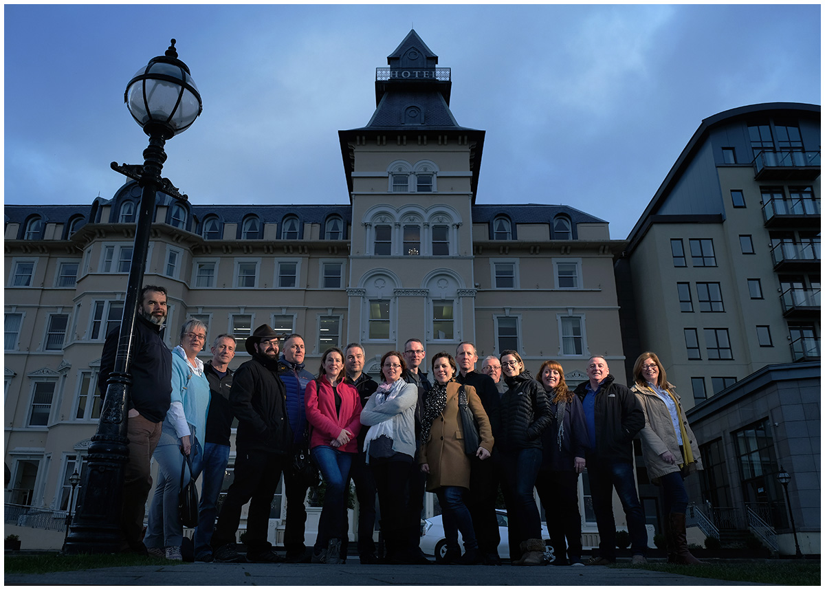 Strobist: SLC-2L-02: Two-Speedlight Daylight Group Shot